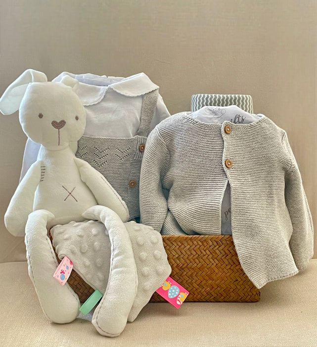 Grey party| luxury baby gifts| baby boy hamper| baby girl hamper| baby gift Dubai | newborn gifts Uae |
